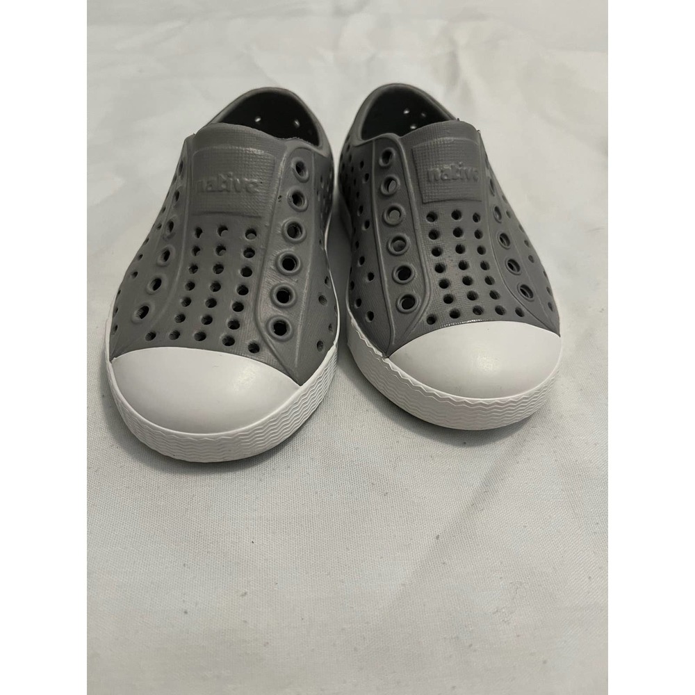 Native Jefferson Gray Waterproof Slip-On Shoes Size Child’s 5